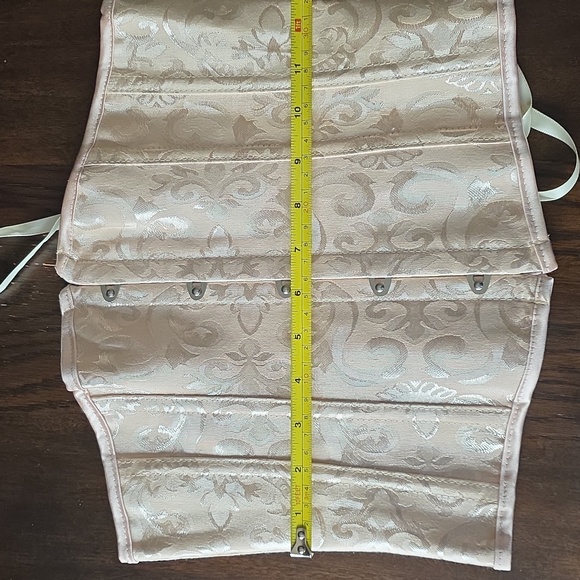 Elegant Cream Womans Corset - Picture 8 of 8